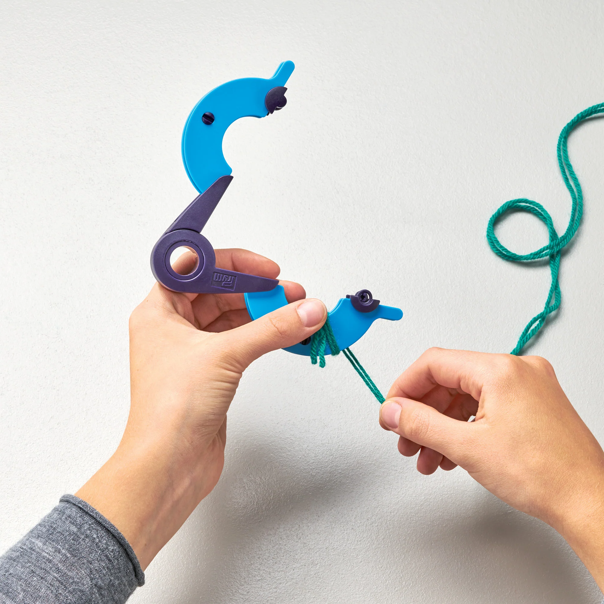 2-in-1 Pompom Maker, Small - Image 4