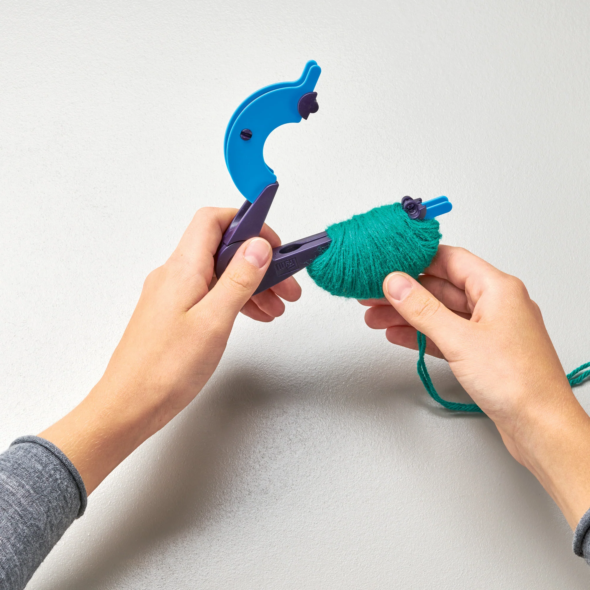 2-in-1 Pompom Maker, Small - Image 5