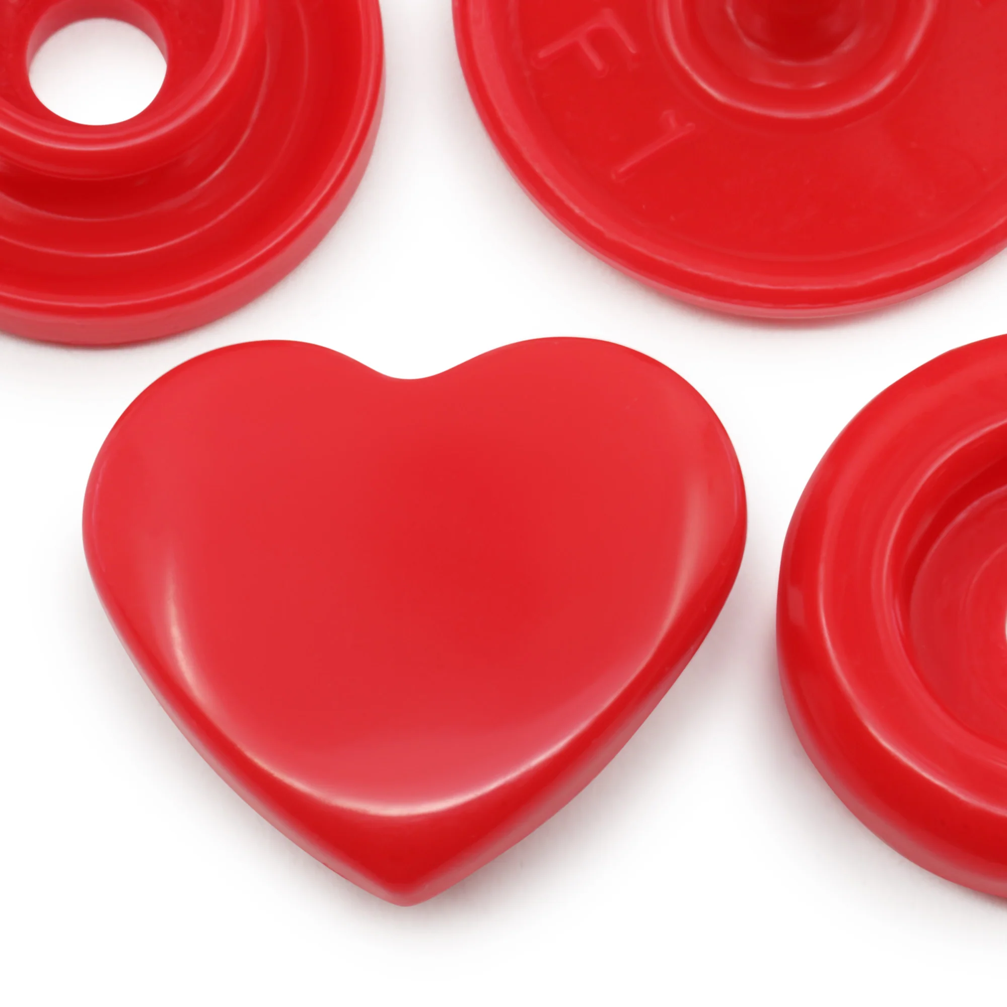 Plastic Color Heart Snaps, 12 Sets, Red - Image 2